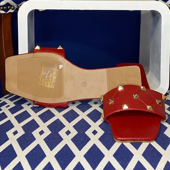Red and gold studded flat studded slide sandals - Picture 4 of 5